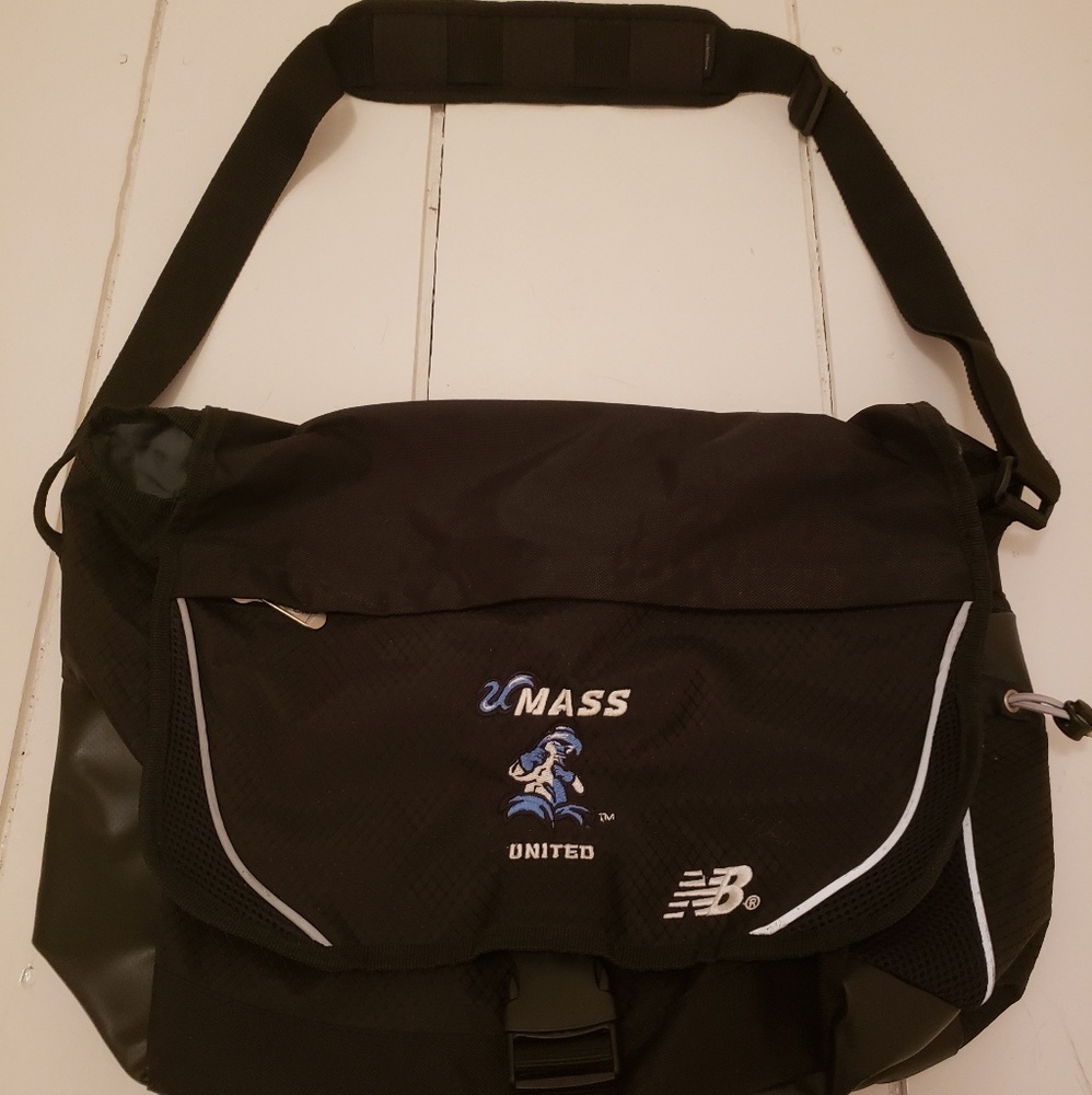 New balance messenger bag umass Boston